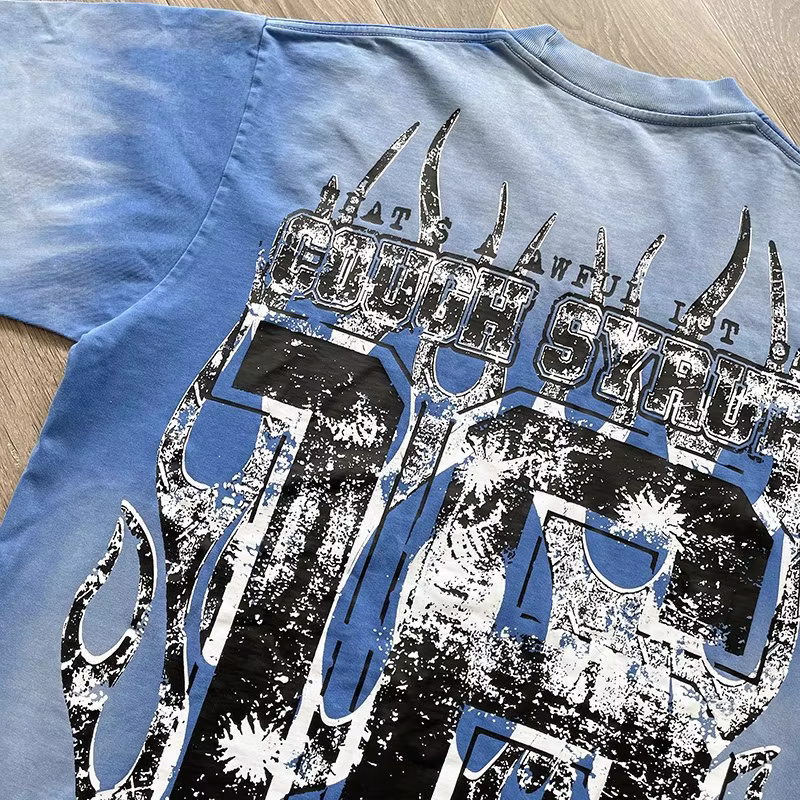 T-shirt à manches courtes avec imprimé flamme et effet délavé vieilli