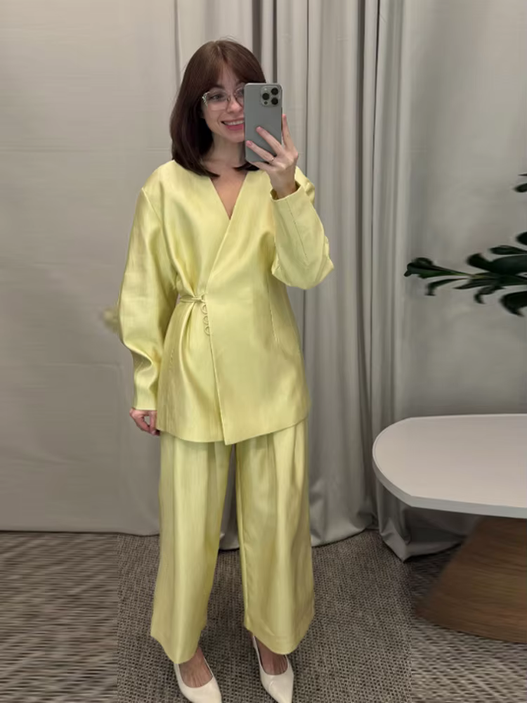Ensemble élégant pour femme : veste ample unie à lacets et manches longues col en V