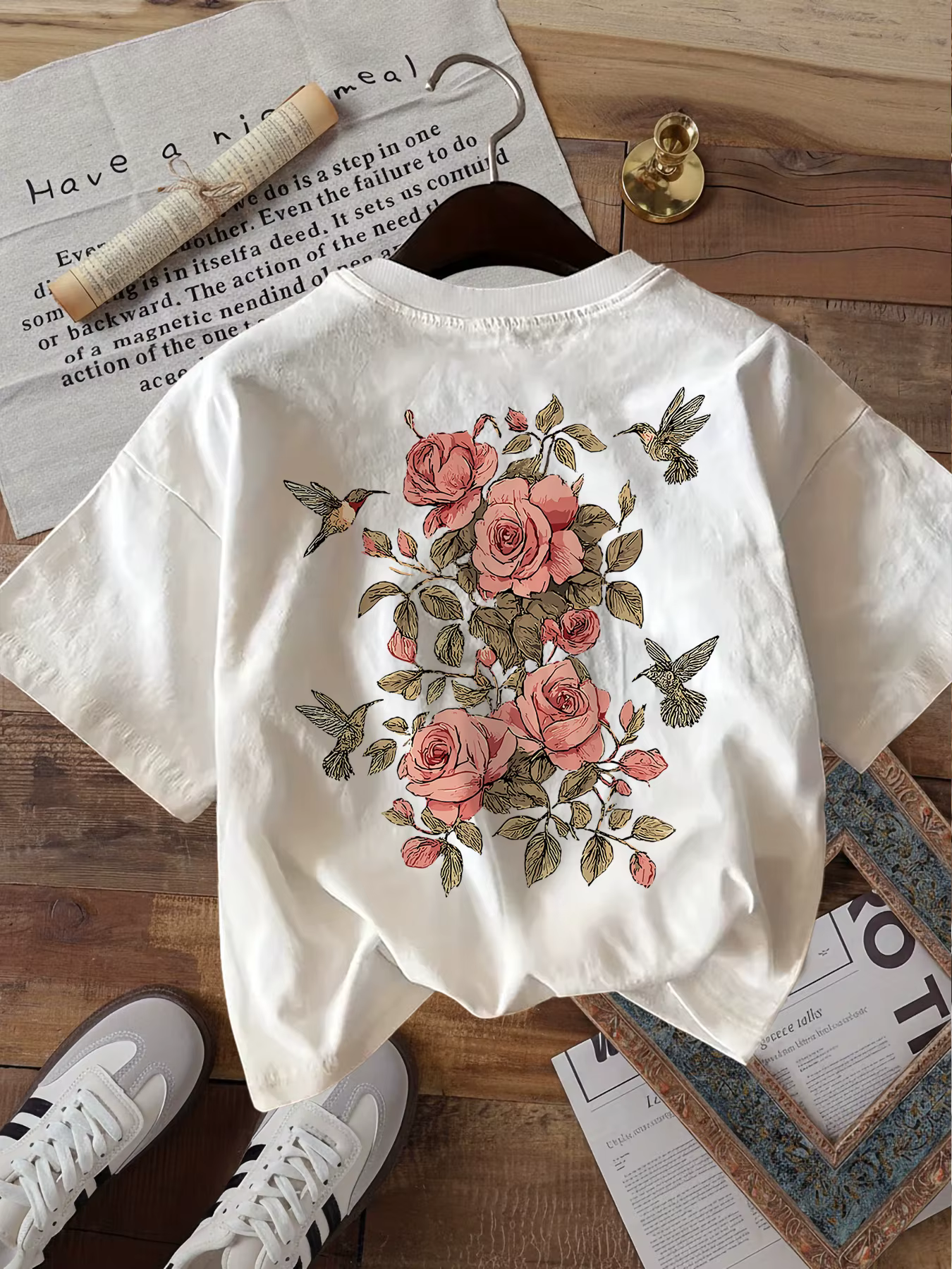 T-shirt vintage rose à motif floral d'oiseau-colibri amusant