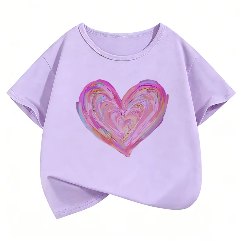T-shirts amusants imprimés avec un design artistique en forme de cœur coloré