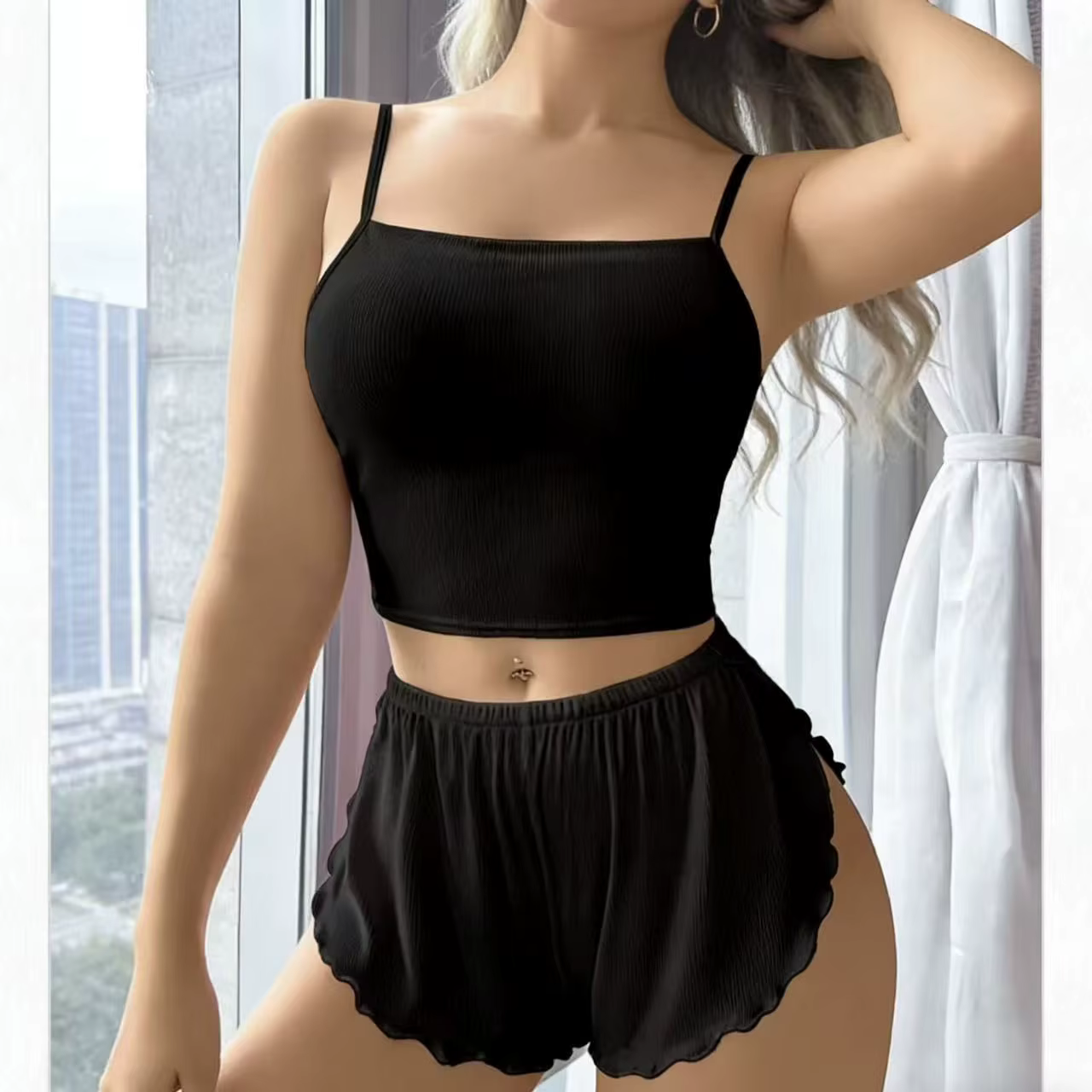 Nouvel ensemble de pyjama décontracté et confortable pour femme 2026 – Vêtements d'intérieur d'été tendance couleur unie avec short à bretelles et débardeur Y2K – Collection très prisée