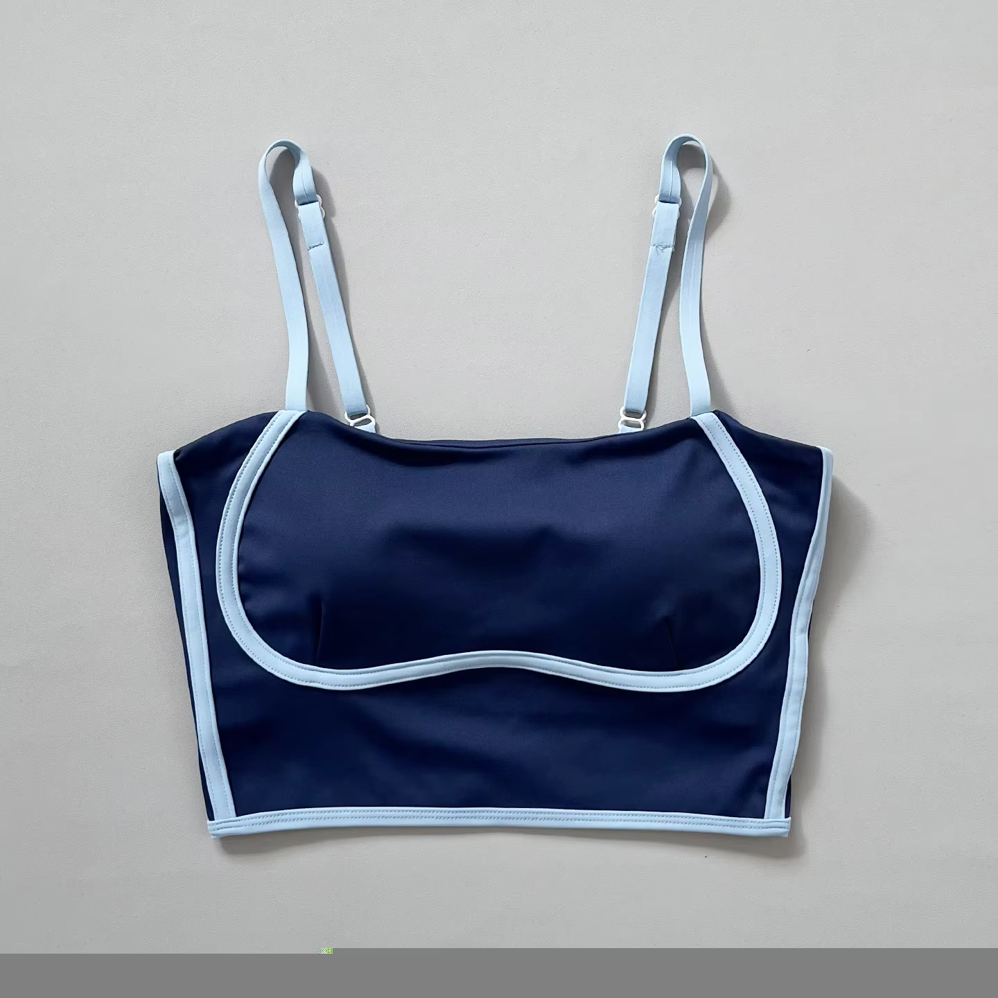 Nouveau débardeur de sport pour femme avec coussinets de soutien-gorge intégrés pour la course à pied