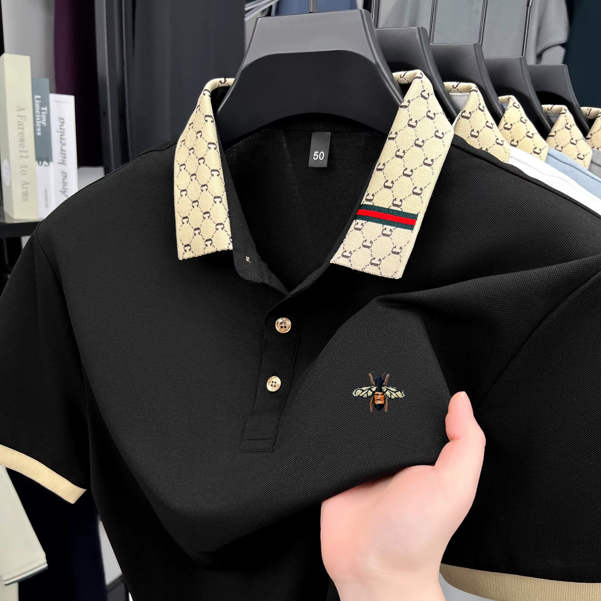 Polo à manches courtes de marque de luxe légère T-shirt à revers bloqué de couleur brodée d'abeille vêtements décontractés pour hommes nouvelle collection été