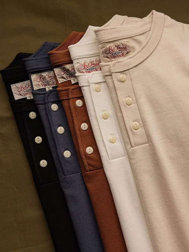T-shirt Henley à manches courtes Tornado rouge pour hommes