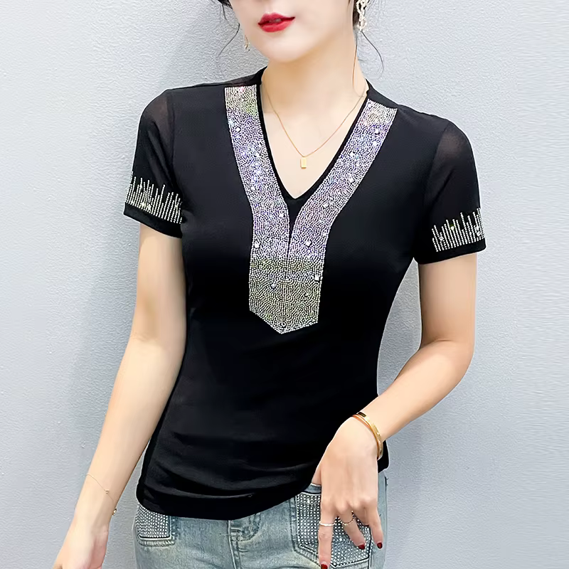 T-shirt à col en V orné de strass pour femme