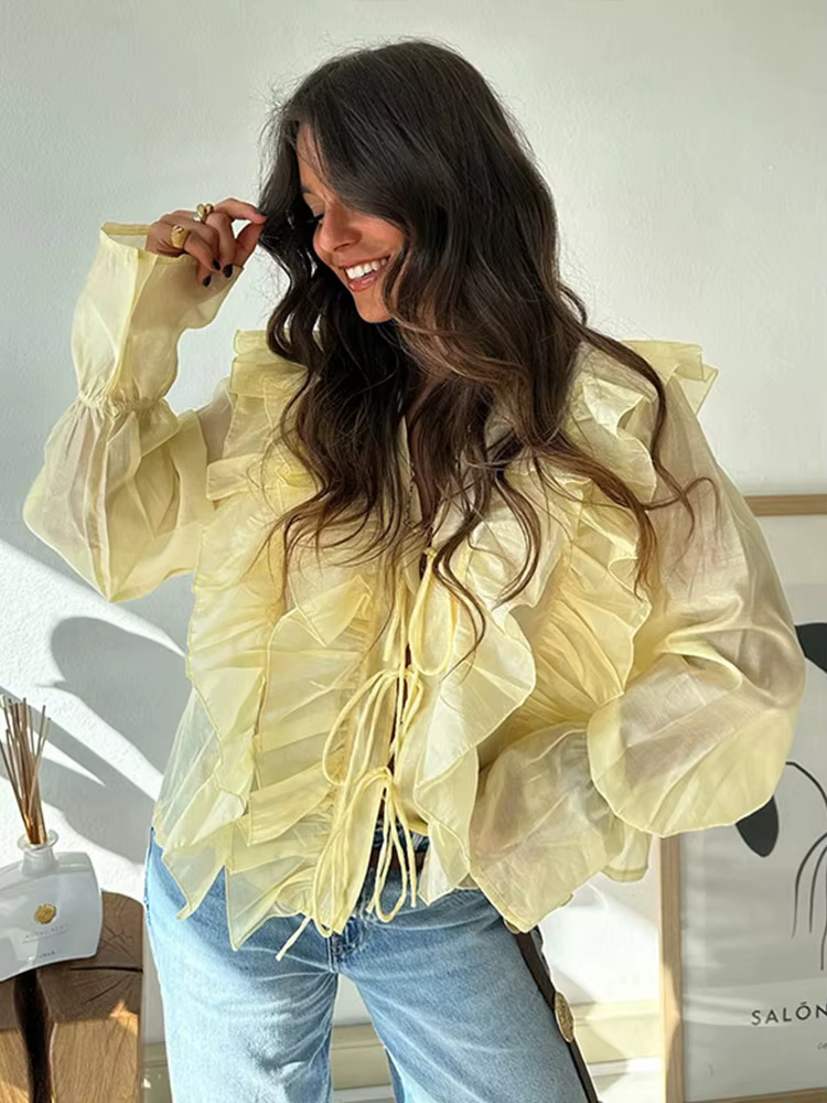 Chemises pour femmes Chic à volants creux à lacets en mousseline de soie col en v manches évasées Blouse femme 2025 printemps nouveau élégant solide dame vêtements d'extérieur