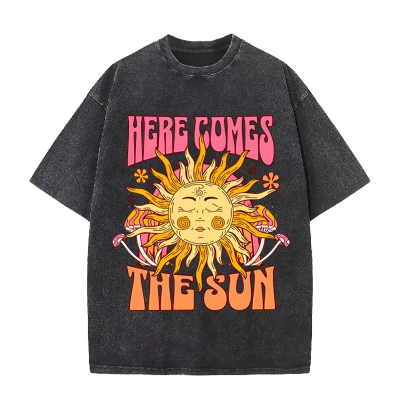T-shirt vintage noir « Here Comes The Sun » rétro psychédélique effet délavé soleil