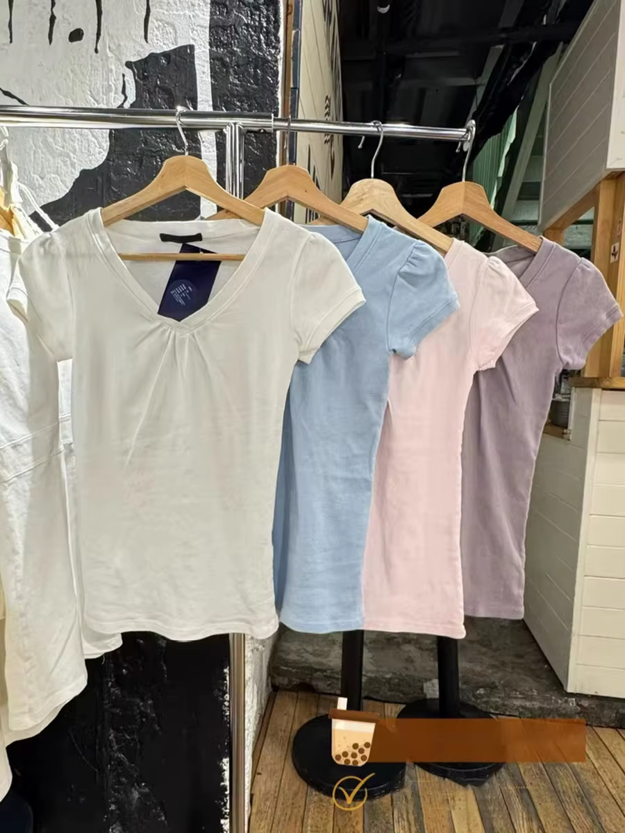 T-shirt basique plissé à col en V pour femme