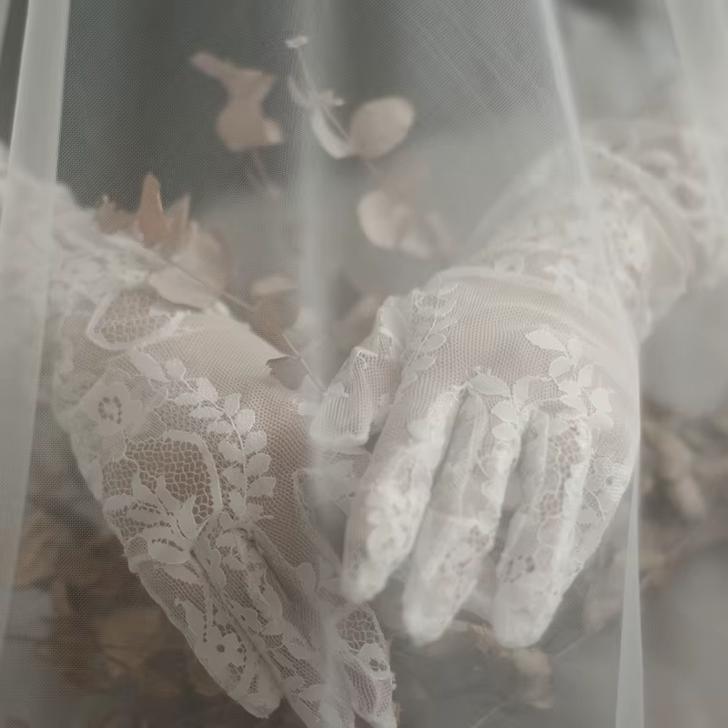 Manches longues en dentelle douce pour gants de mariage