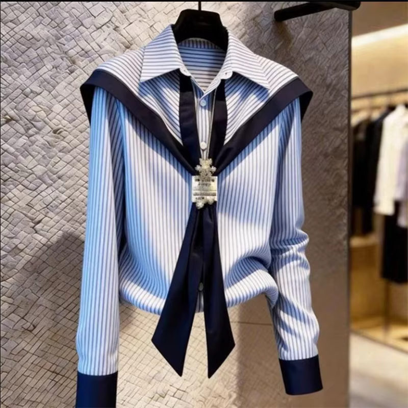 Haut à manches longues élégant et unique pour femme, collection Printemps 2026, design français, vêtement unisexe de qualité, tendance et élégant