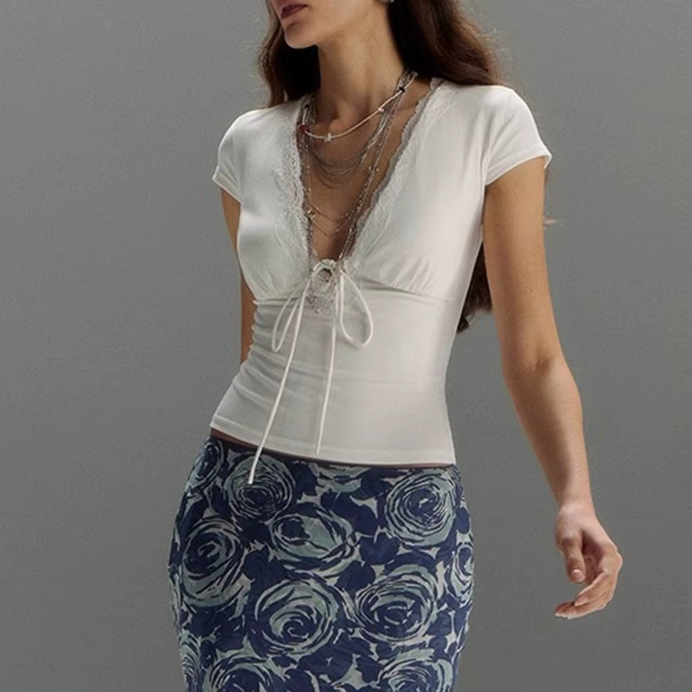 T-shirts et polos pour femmes : Hauts courts chics à col en V