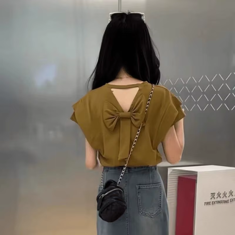 T-shirt français à manches bouffantes pour femmes, nouveau dos ajouré, chic, beau petit haut, été 2025