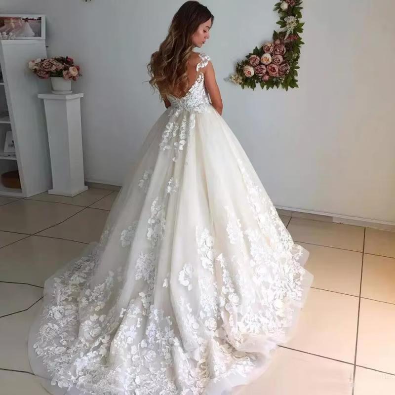Robe de mariée blanche en dentelle à épaules dénudées 2026, style palais, broderie artisanale, traîne, personnalisable