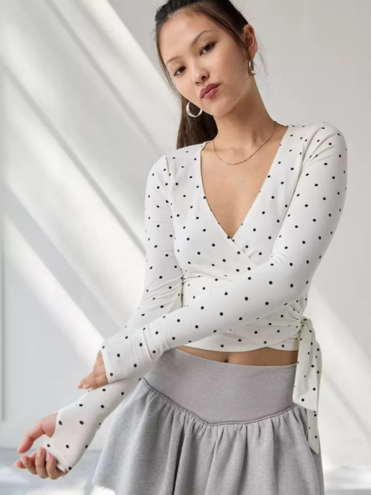 T-shirts à col en v pour femmes Y2k vêtements à manches longues haut court rayé t-shirt mince chemise féministe Streetwear Ropa De Mujer Camisetas