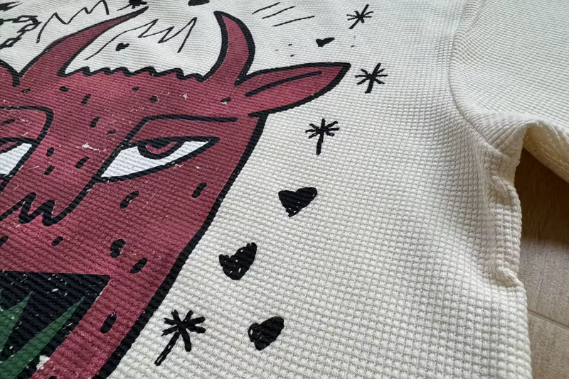T-shirt décontracté à manches courtes imprimé dessin animé gaufré