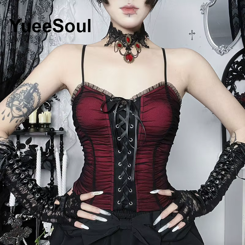 Crop tops gothiques noirs en dentelle et résille