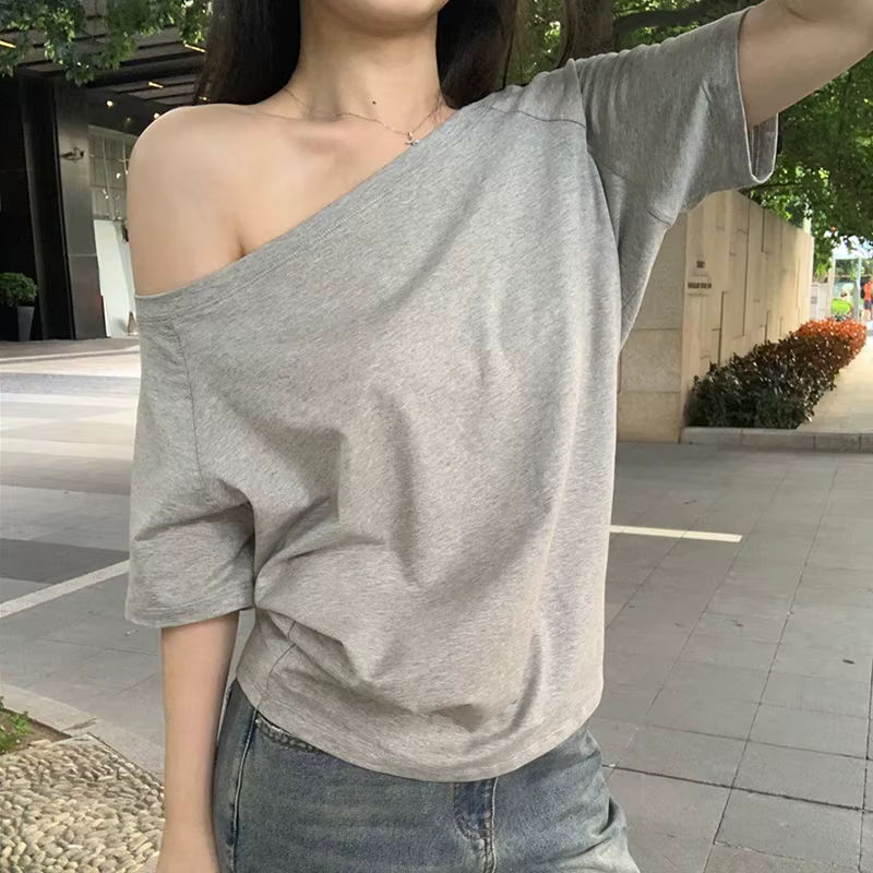 T-shirts à épaules inclinées pour femmes