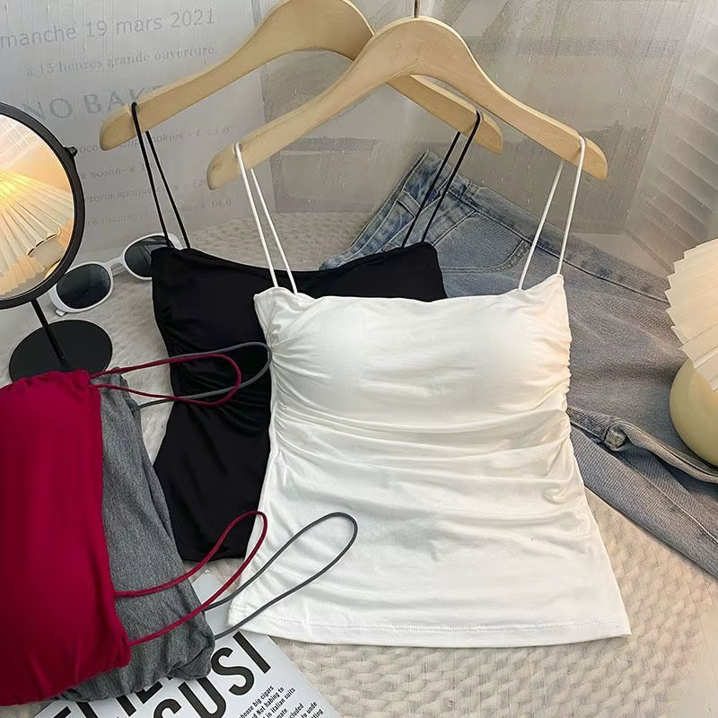 Haut court noir moulant à bretelles spaghetti pour femmes