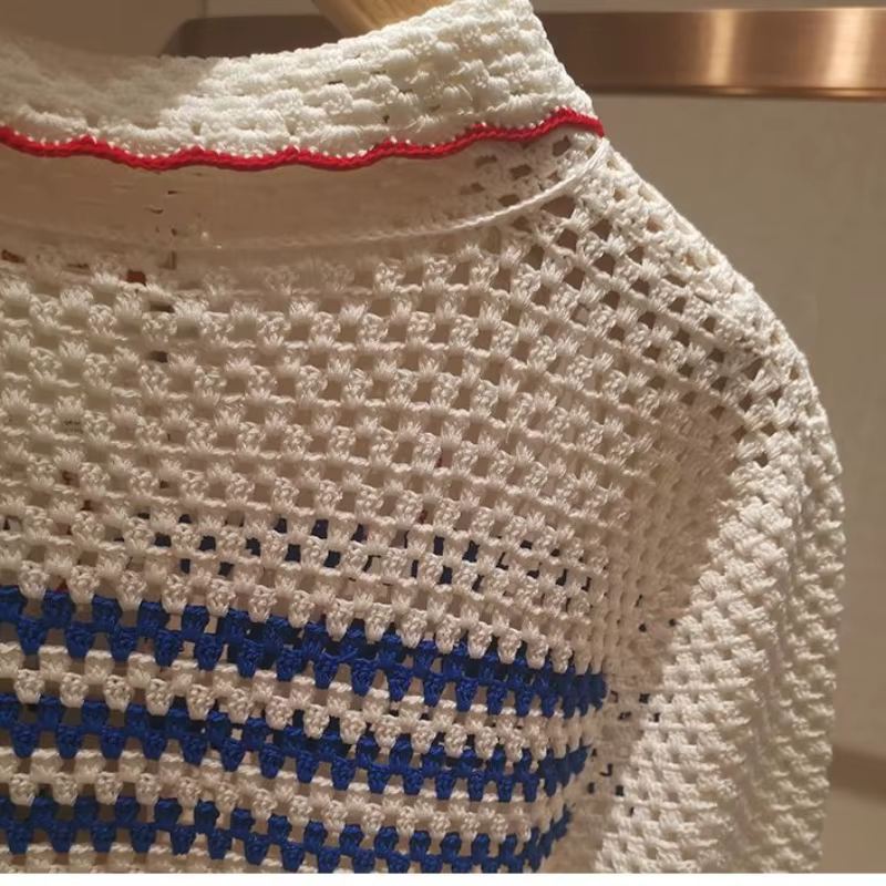 Korobov-T-shirt en tricot évidé à revers chic pour femme