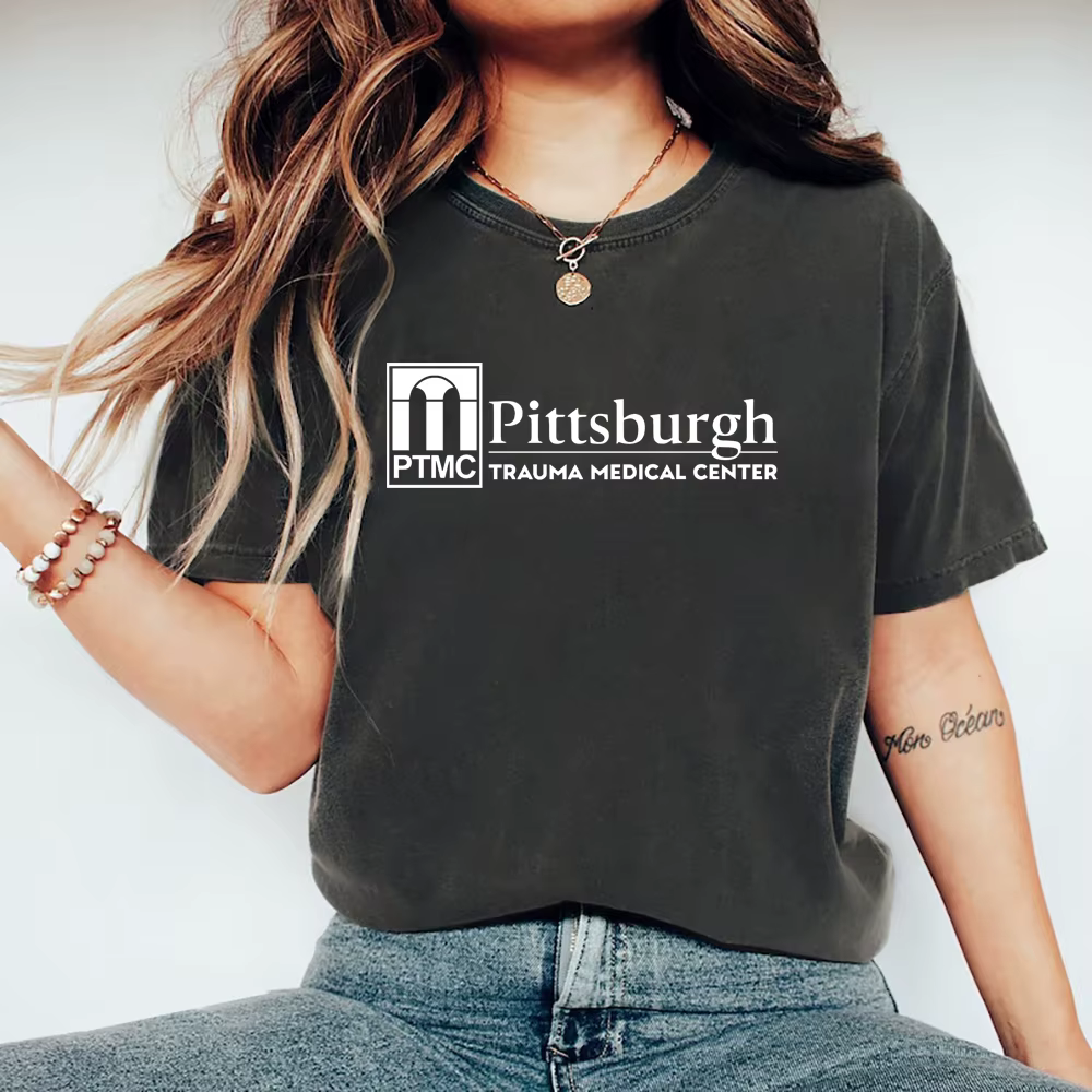 T-shirt unisexe à manches courtes avec image du centre médical de traumatologie de Pittsburgh