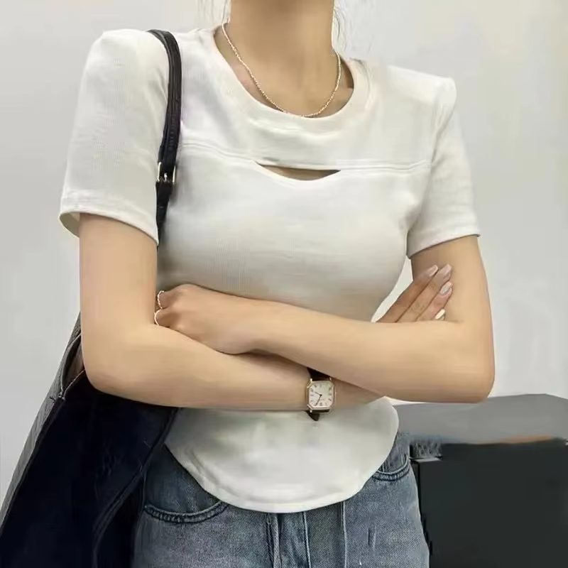 T-shirt côtelé à manches courtes pour femme, col rond, découpe avant, coupe ajustée, style décontracté et élégant pour l'été