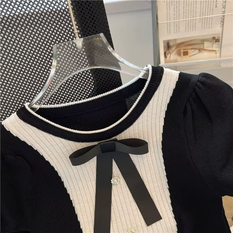 T-shirt tricoté noir à manches courtes pour femmes