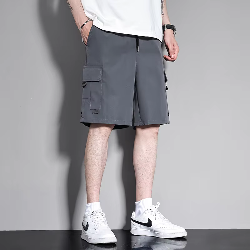 Shorts cargo pour homme couleur kaki avec cordon de serrage et poches à rabat