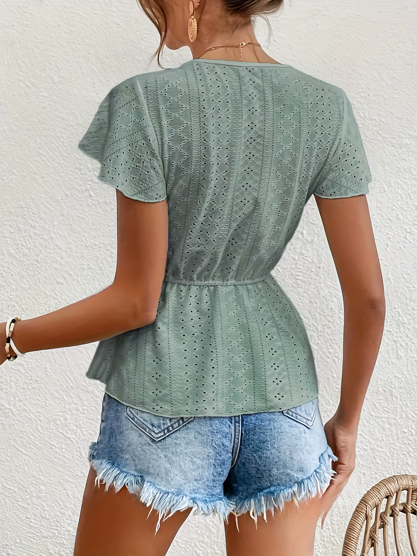 T-shirt élégant à col à volants pour femmes