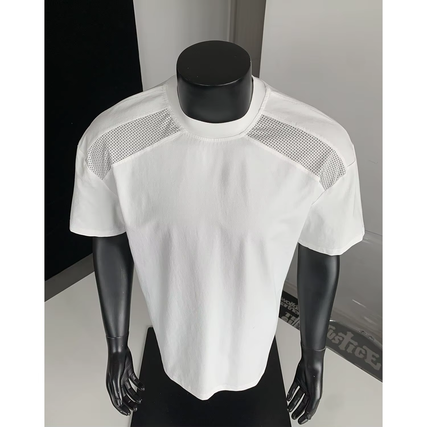 T-shirt respirant et frais pour homme avec design estival