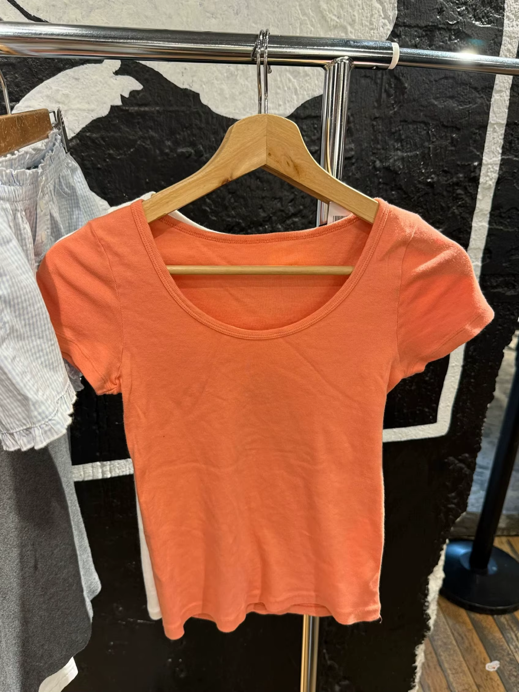 Nouveaux T-shirts Slim Orange Femme Été Col Rond Manches Courtes Coton Décontracté Simple Uni Polyvalent Basique