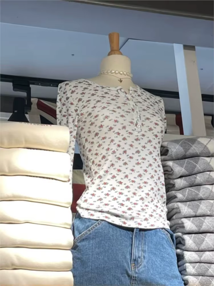 T-shirt en coton gaufré à imprimé floral pour femme