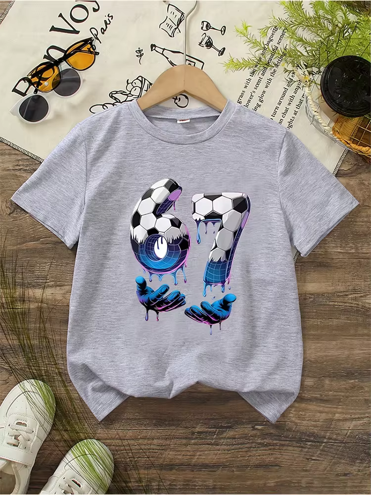 T-shirt pour enfants noir à thème sportif