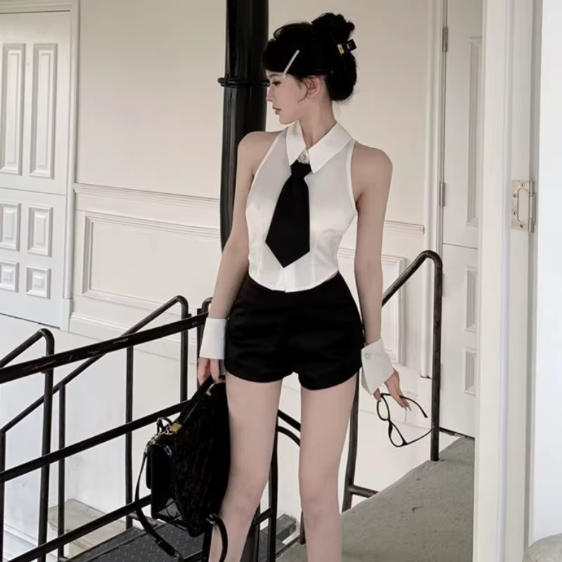 Chemises blanches sans manches pour femmes