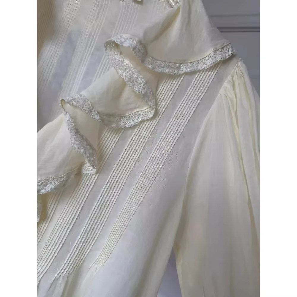 Chemise à manches courtes plissée jaune en dentelle à col en V style vacances à la plage française pour femme