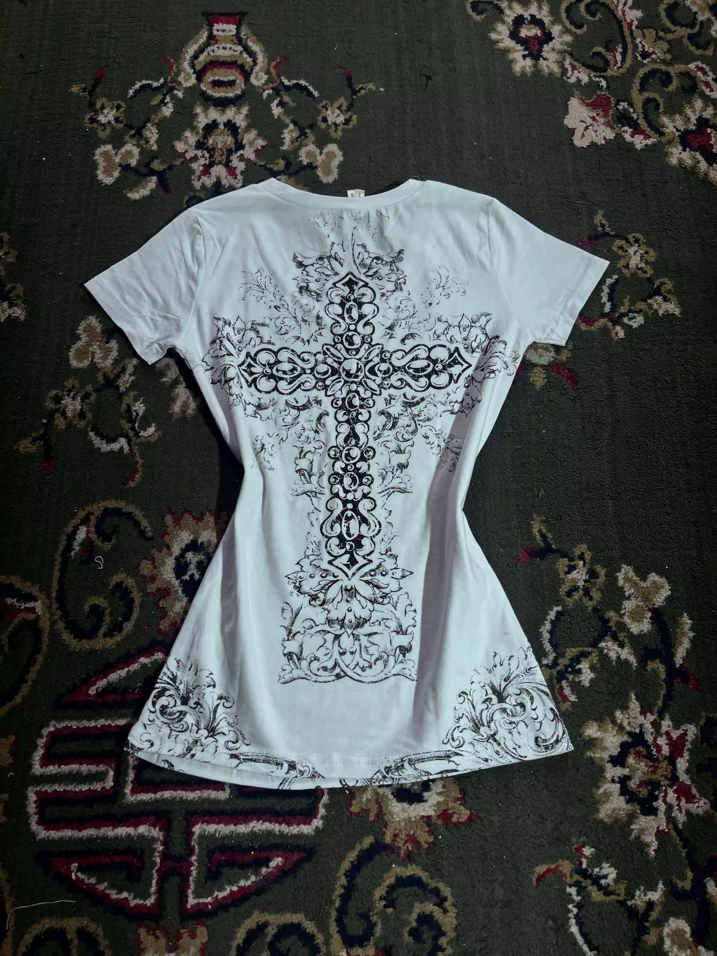 T-shirt Femme Imprimé Floral Croix Gothique 2026 Blanc Coupe Slim Y2K Streetwear
