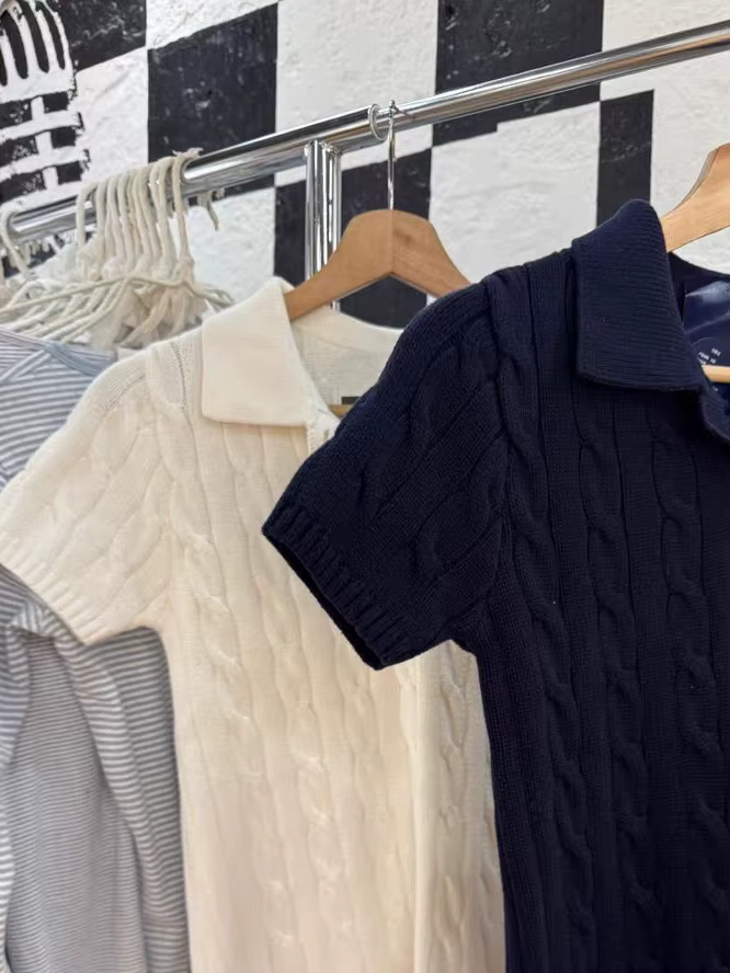 T-shirt à manches courtes et col rabattu pour femme
