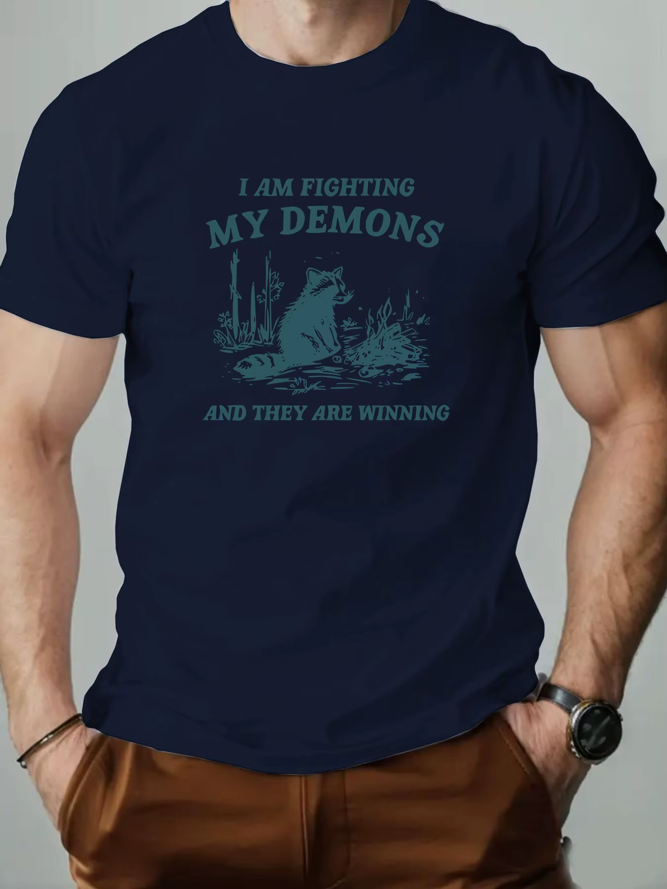 2025 T-Shirt pour hommes "Je combattre mes démons" Humoristique Graphique de raton laveur Respirant Doux Confortable Décontracté Tendance Quotidienne Streetwear