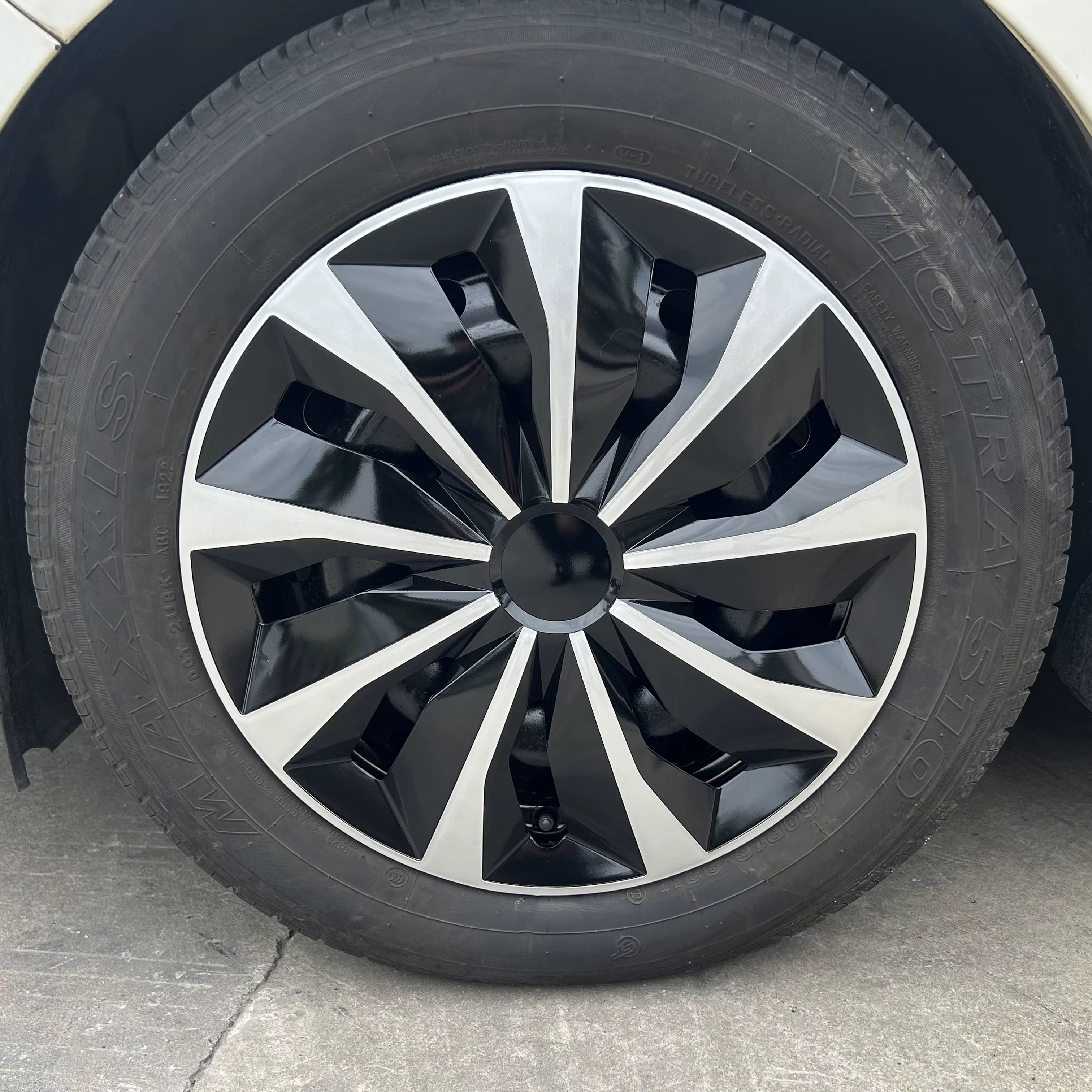 Bouchons de moyeu 4 pièces adaptés aux voitures avec roues en fer de 15 pouces, en plastique PP, peuvent être utilisés pour décorer l'apparence des roues de voiture
