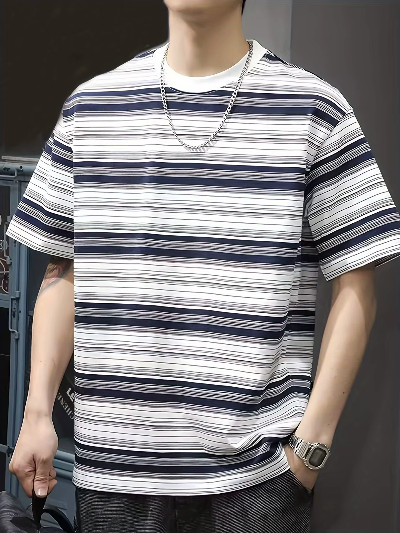 T-shirt imprimé rayé bleu et blanc pour hommes | Style de sport léger urbain