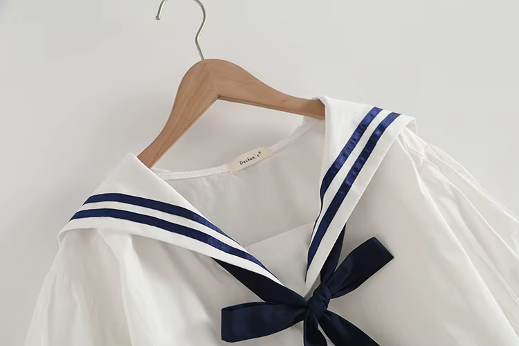 Pull bleu marine à manches courtes pour femmes