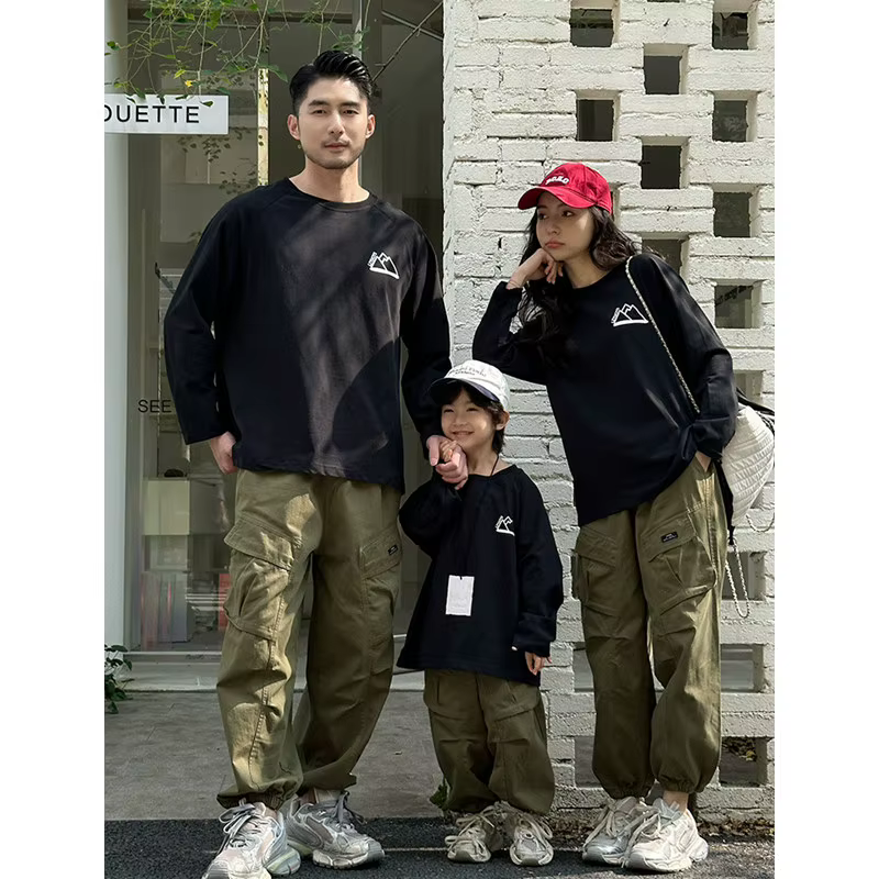 T-shirt noir pour la famille