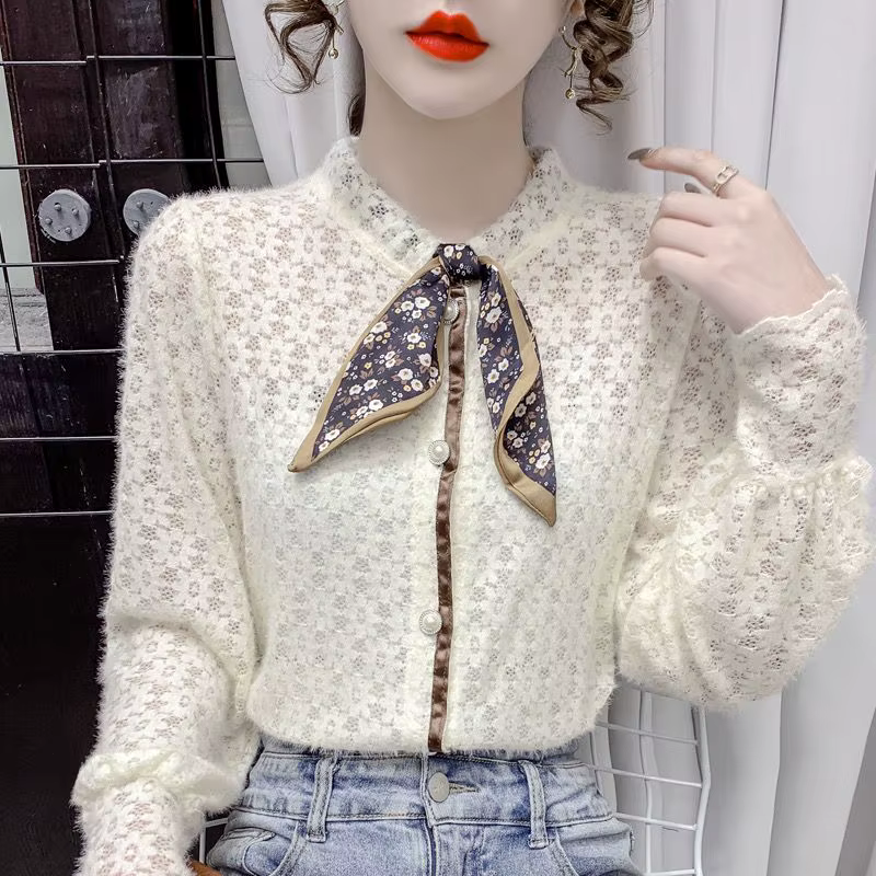 Chemise en velours pour femmes, automne hiver, écharpe à manches longues, collier, chemise en dentelle imprimée, haut à manches bouffantes intérieures en maille à la mode