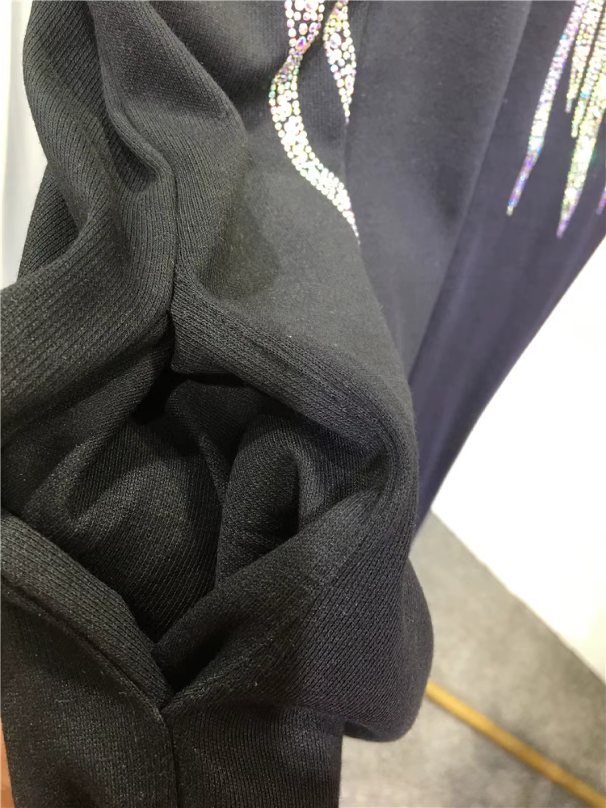 T-shirt à col rond en strass pour femmes