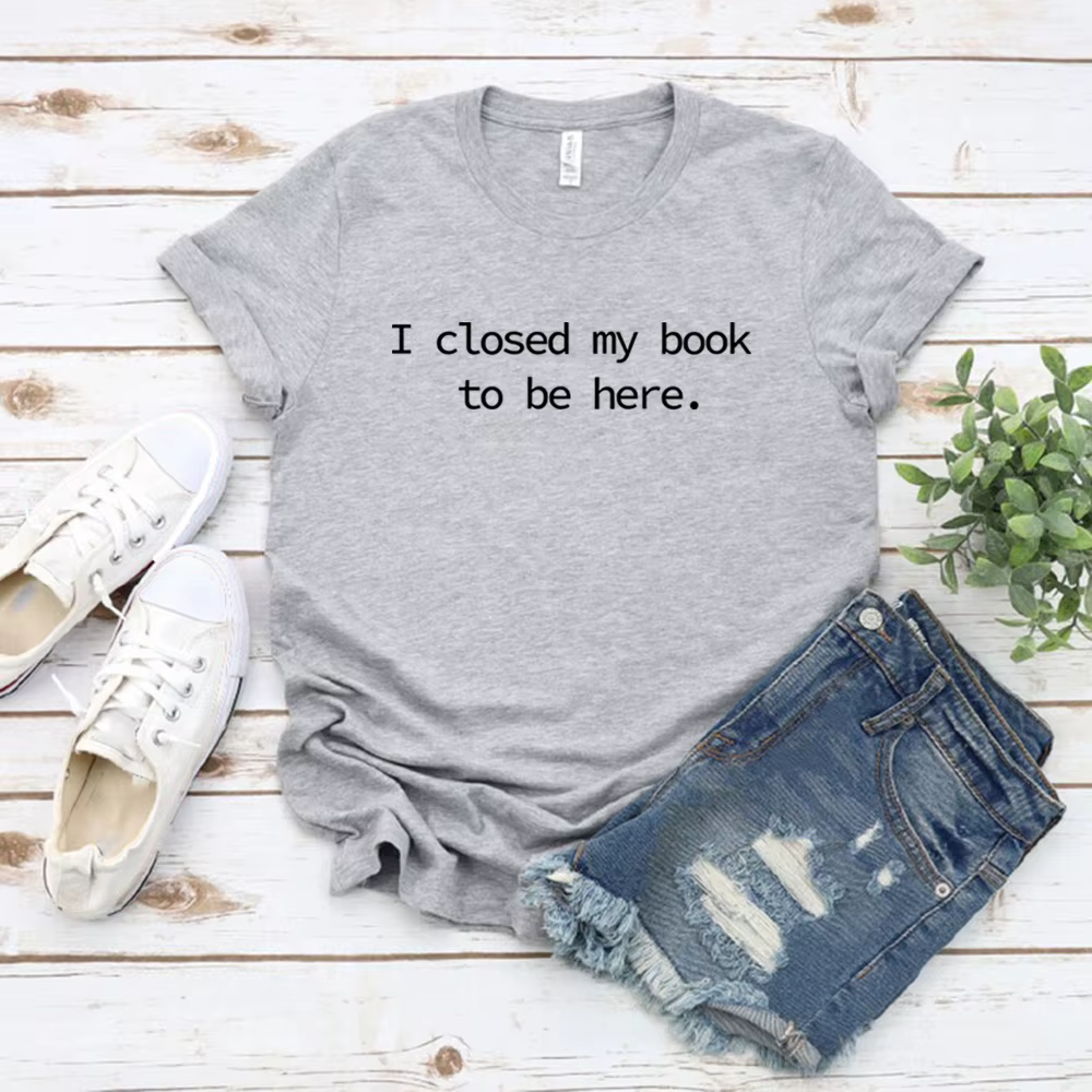 Je fermé mon livre pour être ici t-shirt