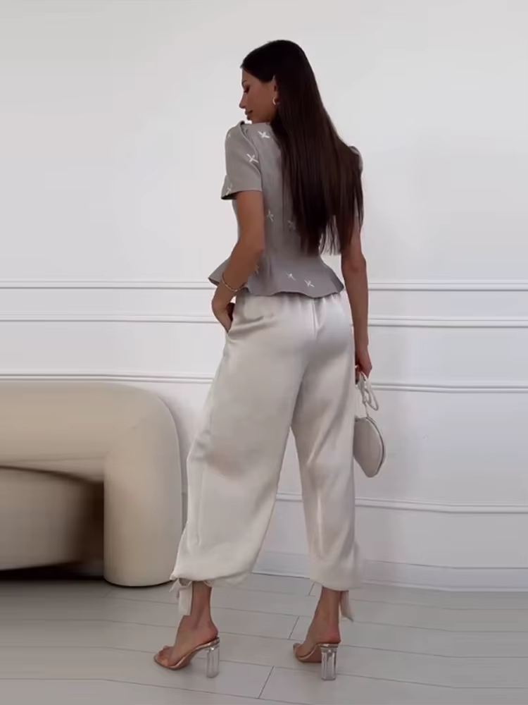 Hauts à col en V brodés à manches courtes avec taille cintrée pour femme