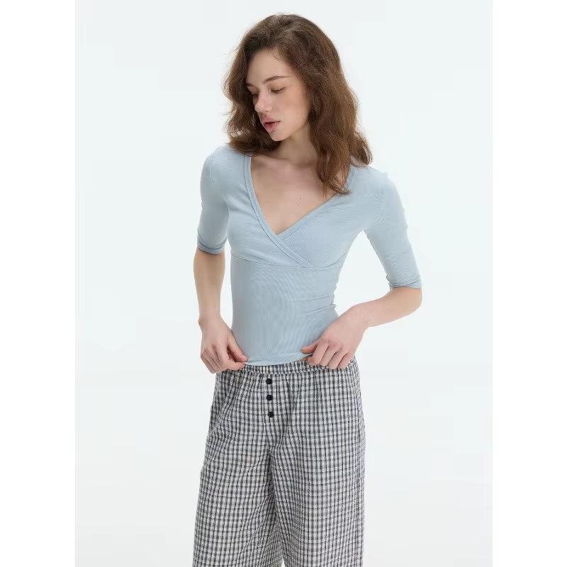 T-shirt côtelé à col en V croisé pour femme