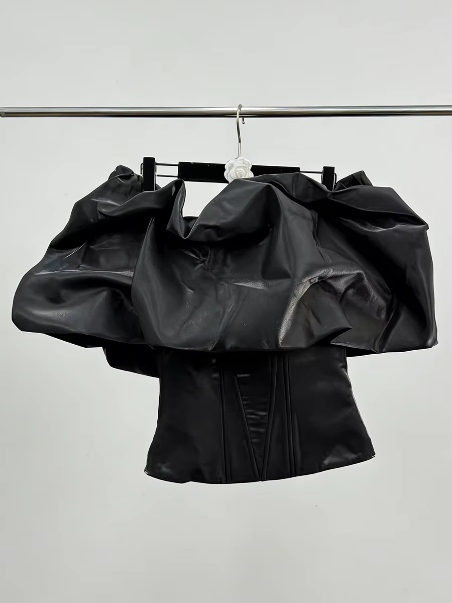 TWOTWINSTYLE – Hauts noirs à volants et épaules dénudées style urbain audacieux pour femme