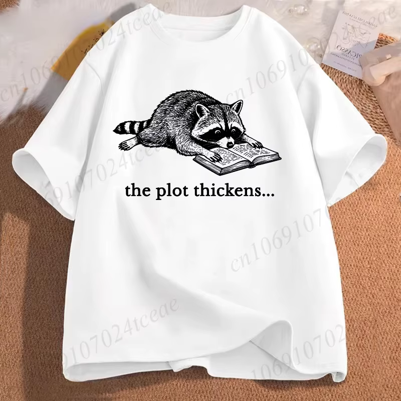 T-shirt graphique Raccoon Bookish – Pour les amoureux des livres et de la littérature – Unisexe – Hommes et Femmes – Manches Courtes – Décontracté – Vintage – Mode Quotidienne