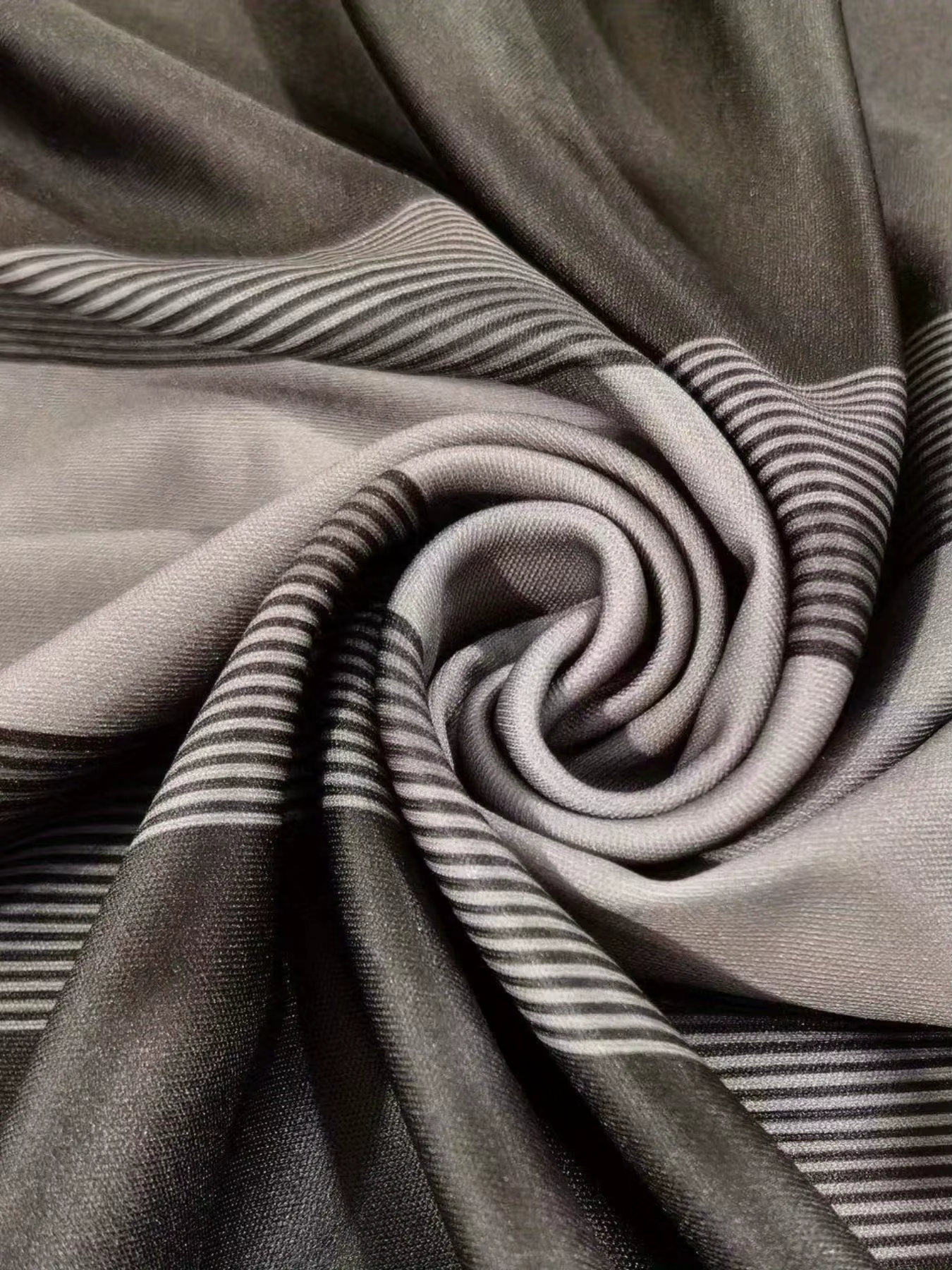La nouvelle chemise POLO à fermeture éclair pour hommes d'été 2025 présente une impression de motifs rayés 3D décontractés à la mode et confortables