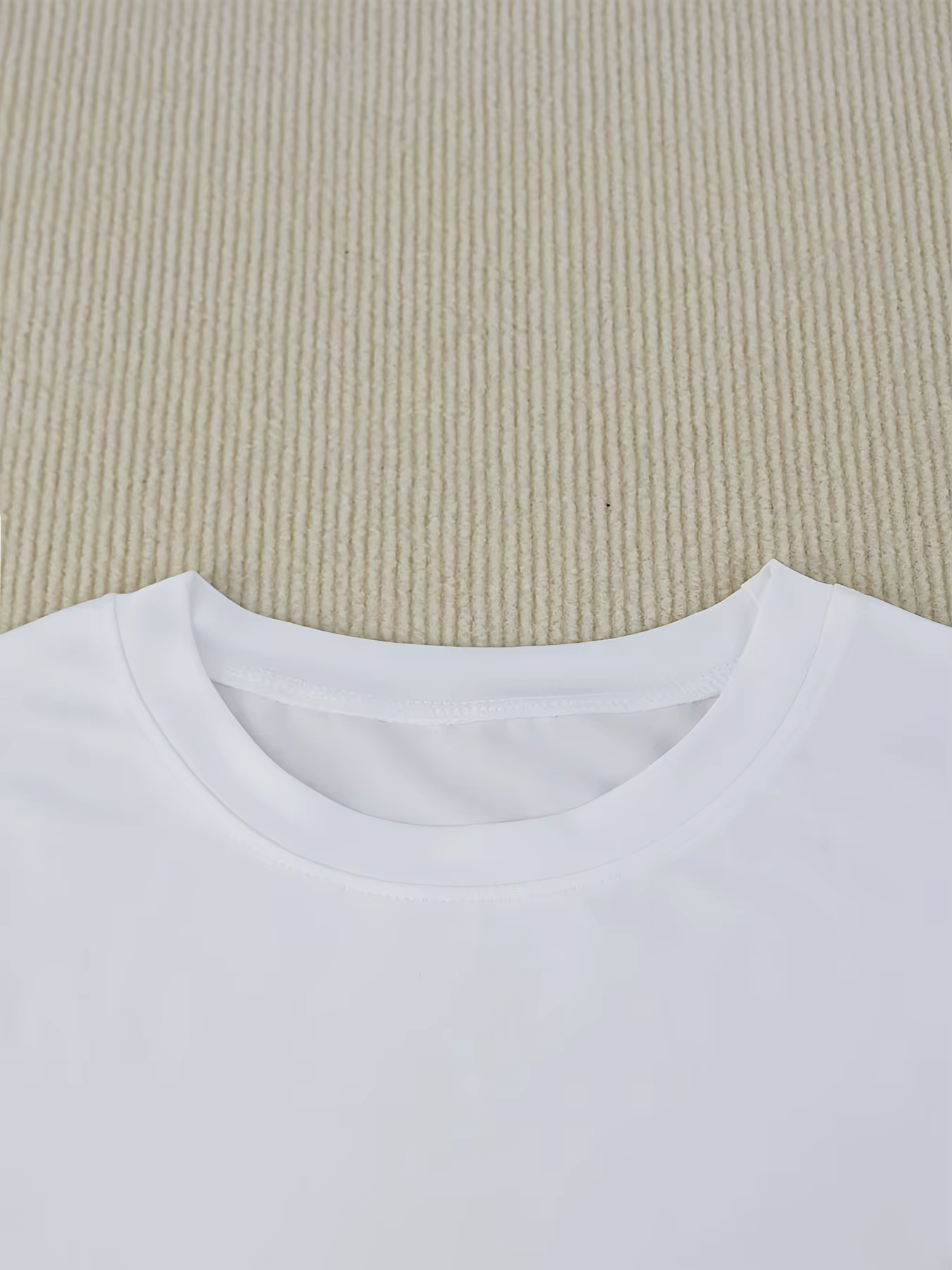 Crop top blanc pour femme avec imprimé pique noire